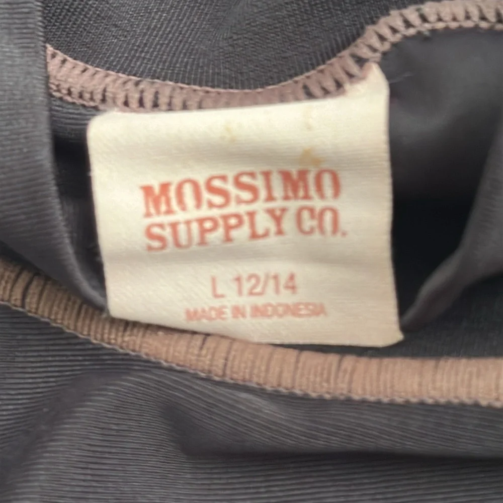 Mossimo black with white skull graphic short sleeve rash guard